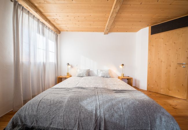 Ferienwohnung in Ardez - Chasa Pro La Tuor: Renovierte Exklusive 4.5-Zimmerwohnung in einem Engadiner Haus am historischen Wohnturm aus dem 13. Jhd. Ferienwohnung in Ardez - Chasa Pro La Tuor: Renovierte Exklusive 4.5-Zimmerwohnung in einem Engadiner Haus am historischen Wohnturm aus dem 13. Jhd.