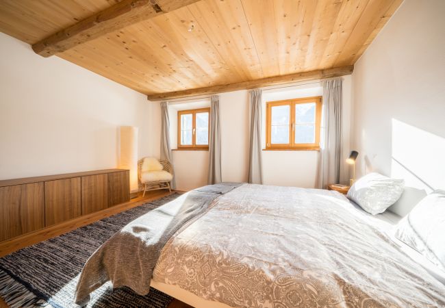 Ferienwohnung in Ardez - Chasa Pro La Tuor: Renovierte Exklusive 4.5-Zimmerwohnung in einem Engadiner Haus am historischen Wohnturm aus dem 13. Jhd. Ferienwohnung in Ardez - Chasa Pro La Tuor: Renovierte Exklusive 4.5-Zimmerwohnung in einem Engadiner Haus am historischen Wohnturm aus dem 13. Jhd.