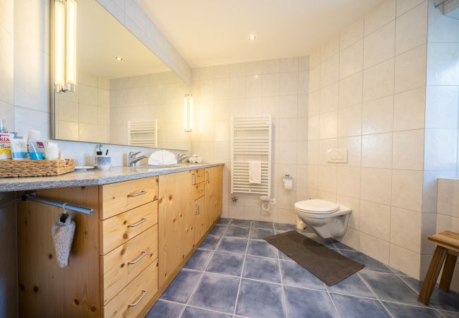 Ferienwohnung in Ardez - Chasa Pro La Tuor: Renovierte Exklusive 4.5-Zimmerwohnung in einem Engadiner Haus am historischen Wohnturm aus dem 13. Jhd. Ferienwohnung in Ardez - Chasa Pro La Tuor: Renovierte Exklusive 4.5-Zimmerwohnung in einem Engadiner Haus am historischen Wohnturm aus dem 13. Jhd.