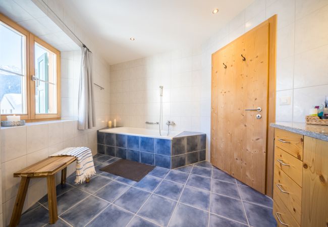 Ferienwohnung in Ardez - Chasa Pro La Tuor: Renovierte Exklusive 4.5-Zimmerwohnung in einem Engadiner Haus am historischen Wohnturm aus dem 13. Jhd. Ferienwohnung in Ardez - Chasa Pro La Tuor: Renovierte Exklusive 4.5-Zimmerwohnung in einem Engadiner Haus am historischen Wohnturm aus dem 13. Jhd.