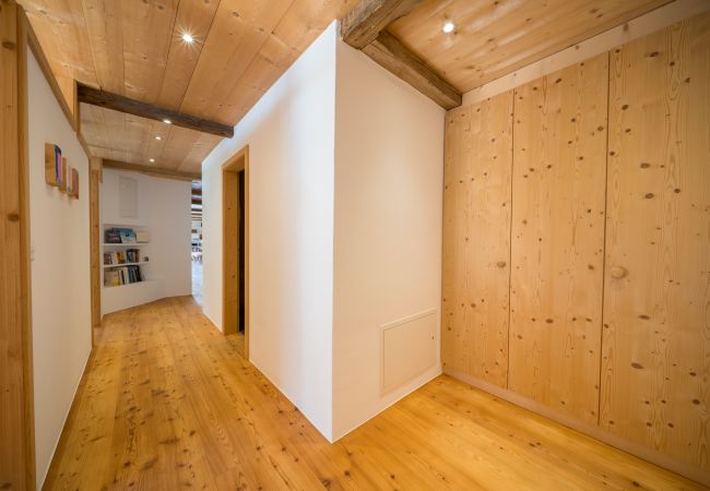 Ferienwohnung in Ardez - Chasa Pro La Tuor: Renovierte Exklusive 4.5-Zimmerwohnung in einem Engadiner Haus am historischen Wohnturm aus dem 13. Jhd. Ferienwohnung in Ardez - Chasa Pro La Tuor: Renovierte Exklusive 4.5-Zimmerwohnung in einem Engadiner Haus am historischen Wohnturm aus dem 13. Jhd.