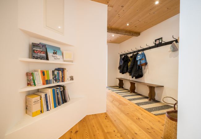 Ferienwohnung in Ardez - Chasa Pro La Tuor: Renovierte Exklusive 4.5-Zimmerwohnung in einem Engadiner Haus am historischen Wohnturm aus dem 13. Jhd. Ferienwohnung in Ardez - Chasa Pro La Tuor: Renovierte Exklusive 4.5-Zimmerwohnung in einem Engadiner Haus am historischen Wohnturm aus dem 13. Jhd.