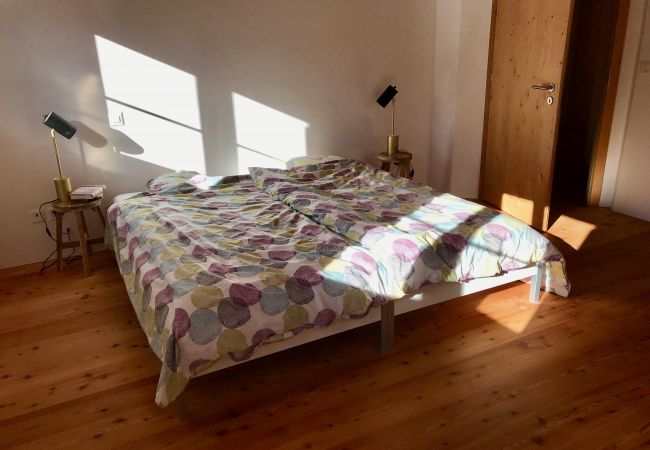 Ferienwohnung in Ardez - Chasa Pro La Tuor: Renovierte Exklusive 4.5-Zimmerwohnung in einem Engadiner Haus am historischen Wohnturm aus dem 13. Jhd. Ferienwohnung in Ardez - Chasa Pro La Tuor: Renovierte Exklusive 4.5-Zimmerwohnung in einem Engadiner Haus am historischen Wohnturm aus dem 13. Jhd.