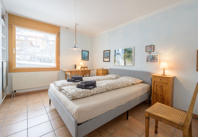 Ferienwohnung in Scuol - Palazzi Pratour: Grosszügige 4.5 Zimmer-Maisonettewohnung mit Aussicht oberhalb des historischen Dorfteils Ferienwohnung in Scuol - Palazzi Pratour: Grosszügige 4.5 Zimmer-Maisonettewohnung mit Aussicht oberhalb des historischen Dorfteils