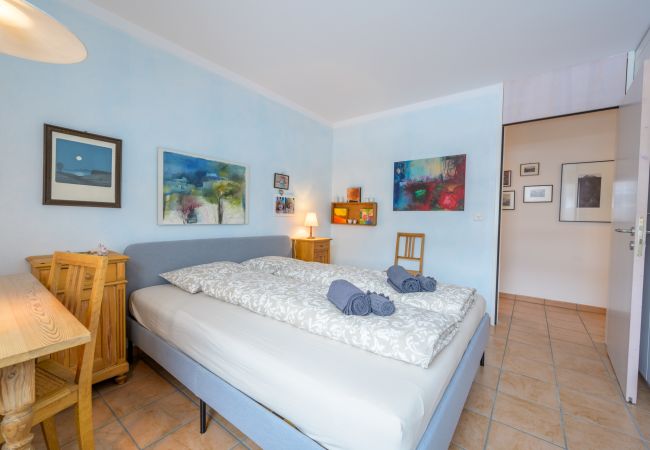 Ferienwohnung in Scuol - Palazzi Pratour: Grosszügige 4.5 Zimmer-Maisonettewohnung mit Aussicht oberhalb des historischen Dorfteils Ferienwohnung in Scuol - Palazzi Pratour: Grosszügige 4.5 Zimmer-Maisonettewohnung mit Aussicht oberhalb des historischen Dorfteils