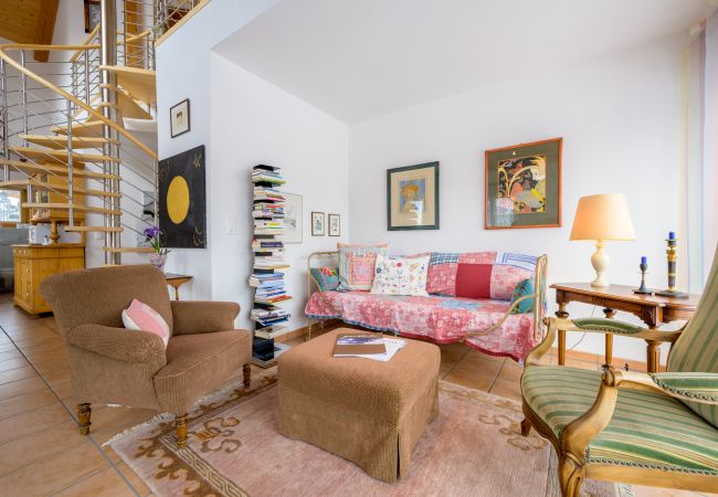 Ferienwohnung in Scuol - Palazzi Pratour: Grosszügige 4.5 Zimmer-Maisonettewohnung mit Aussicht oberhalb des historischen Dorfteils Ferienwohnung in Scuol - Palazzi Pratour: Grosszügige 4.5 Zimmer-Maisonettewohnung mit Aussicht oberhalb des historischen Dorfteils