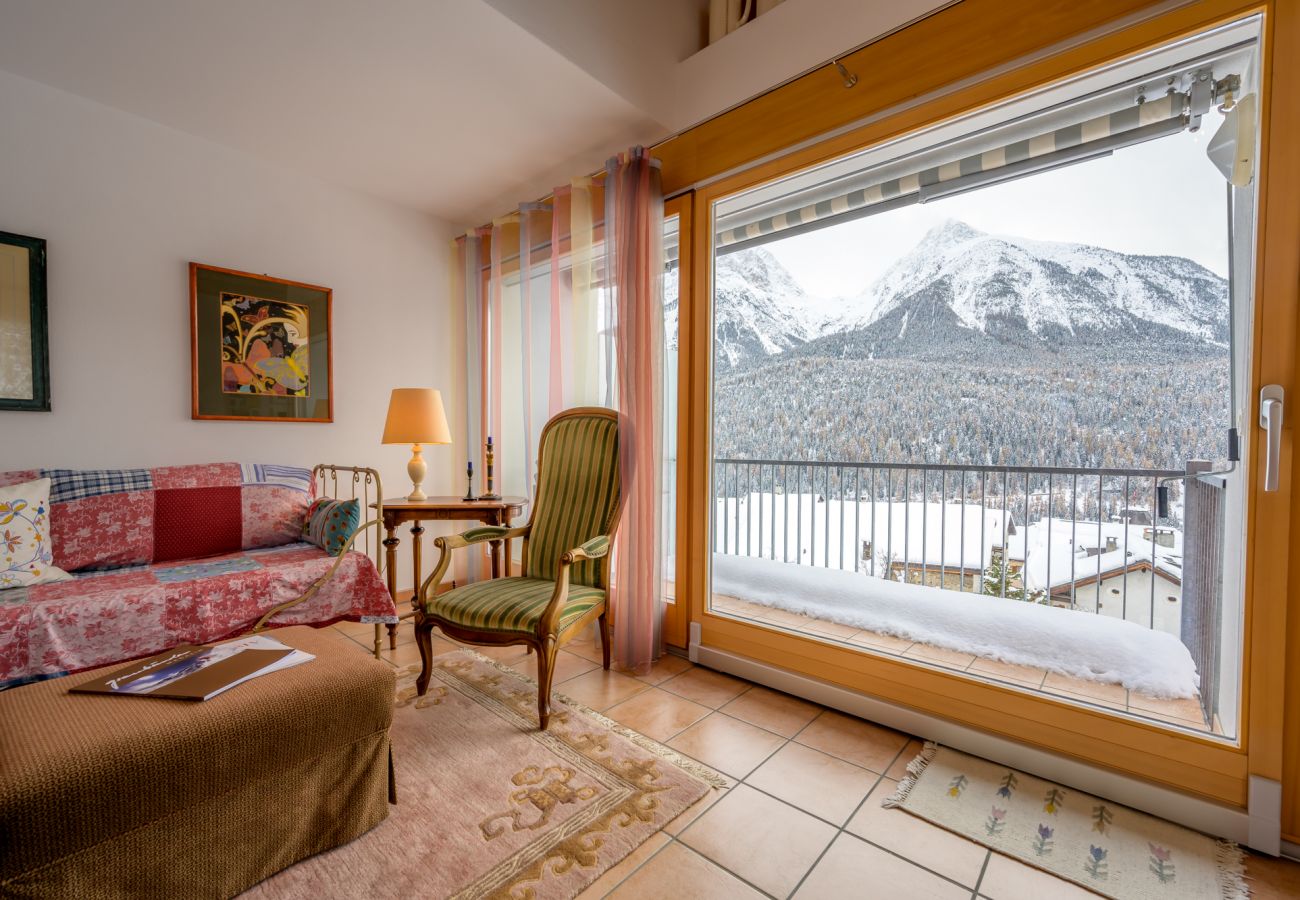 Ferienwohnung in Scuol - PALAZZI PRATOUR: GROSSZÜGIGE UND GEMÜTLICHE 4.5 ZIMMER-MAISONETTEWOHNUNG MIT AUSSICHT OBERHALB DES HISTORISCHEN DORFTEILS VON SCUOL