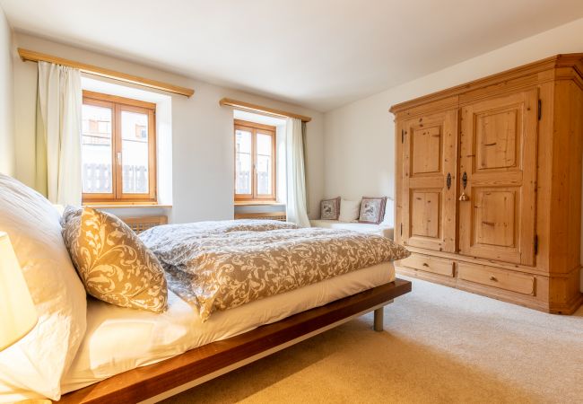 Ferienwohnung in Scuol - Chasa Vi: renovierte 4.5-Zimmerwohnung mitten im Zentrum von Scuol Ferienwohnung in Scuol - Chasa Vi: renovierte 4.5-Zimmerwohnung mitten im Zentrum von Scuol