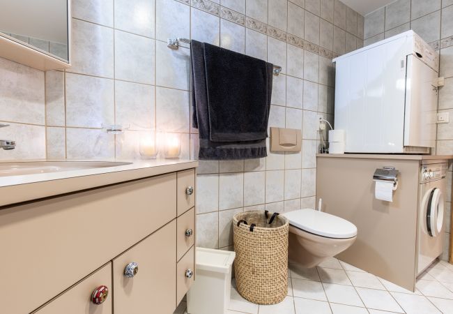Ferienwohnung in Scuol - Chasa Vi: renovierte 4.5-Zimmerwohnung mitten im Zentrum von Scuol Ferienwohnung in Scuol - Chasa Vi: renovierte 4.5-Zimmerwohnung mitten im Zentrum von Scuol