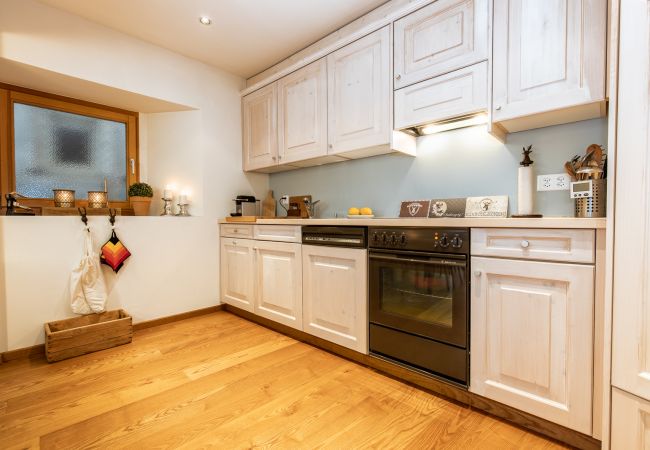 Ferienwohnung in Scuol - Chasa Vi: renovierte 4.5-Zimmerwohnung mitten im Zentrum von Scuol Ferienwohnung in Scuol - Chasa Vi: renovierte 4.5-Zimmerwohnung mitten im Zentrum von Scuol