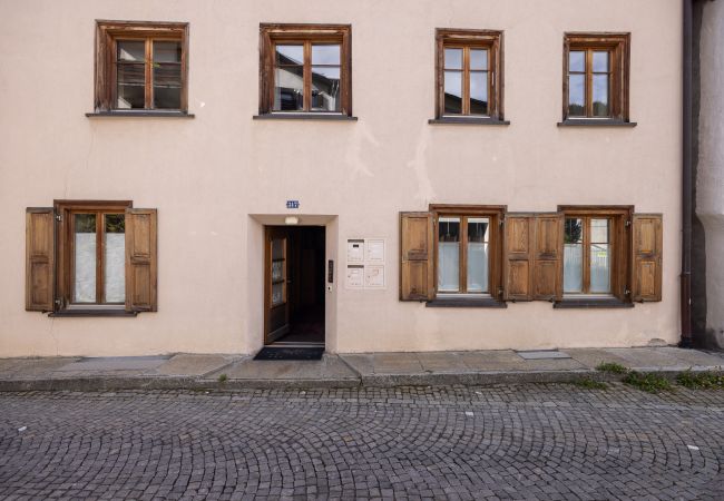 Ferienwohnung in Scuol - Chasa Vi: renovierte 4.5-Zimmerwohnung mitten im Zentrum von Scuol Ferienwohnung in Scuol - Chasa Vi: renovierte 4.5-Zimmerwohnung mitten im Zentrum von Scuol