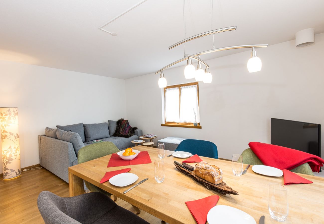 Ferienwohnung in Scuol - Chasa Praem: Renovierte 4.5 Zimmer Ferienwohnung in Scuol sot