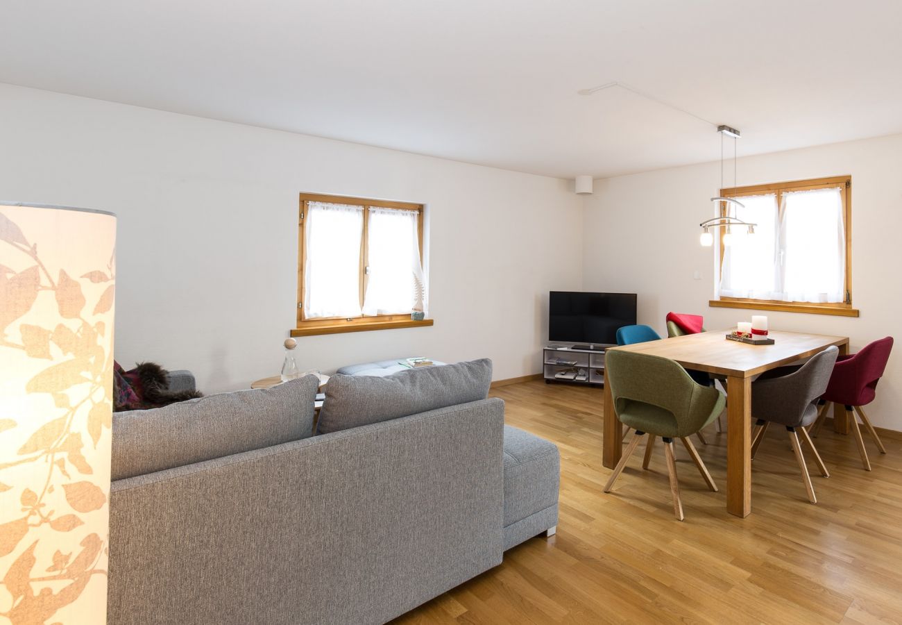 Ferienwohnung in Scuol - Chasa Praem: Renovierte 4.5 Zimmer Ferienwohnung in Scuol sot