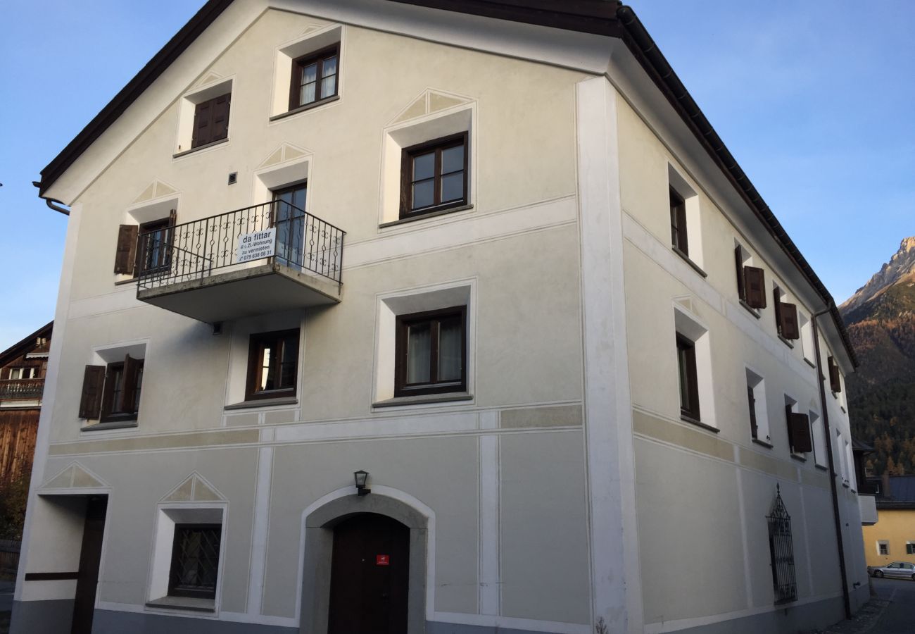 Ferienwohnung in Scuol - Chasa Praem: Renovierte 4.5 Zimmer Ferienwohnung in Scuol sot