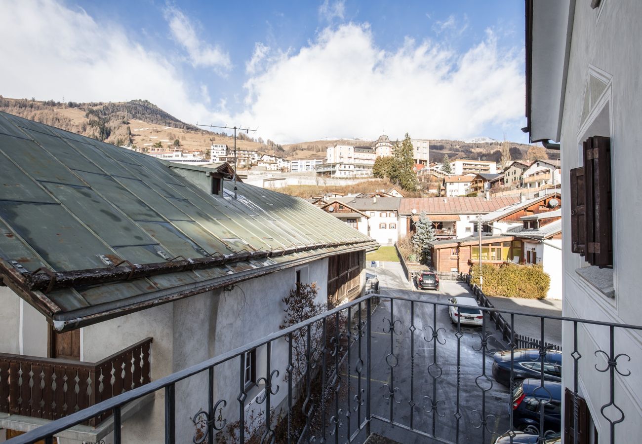 Ferienwohnung in Scuol - Chasa Praem: Renovierte 4.5 Zimmer Ferienwohnung in Scuol sot