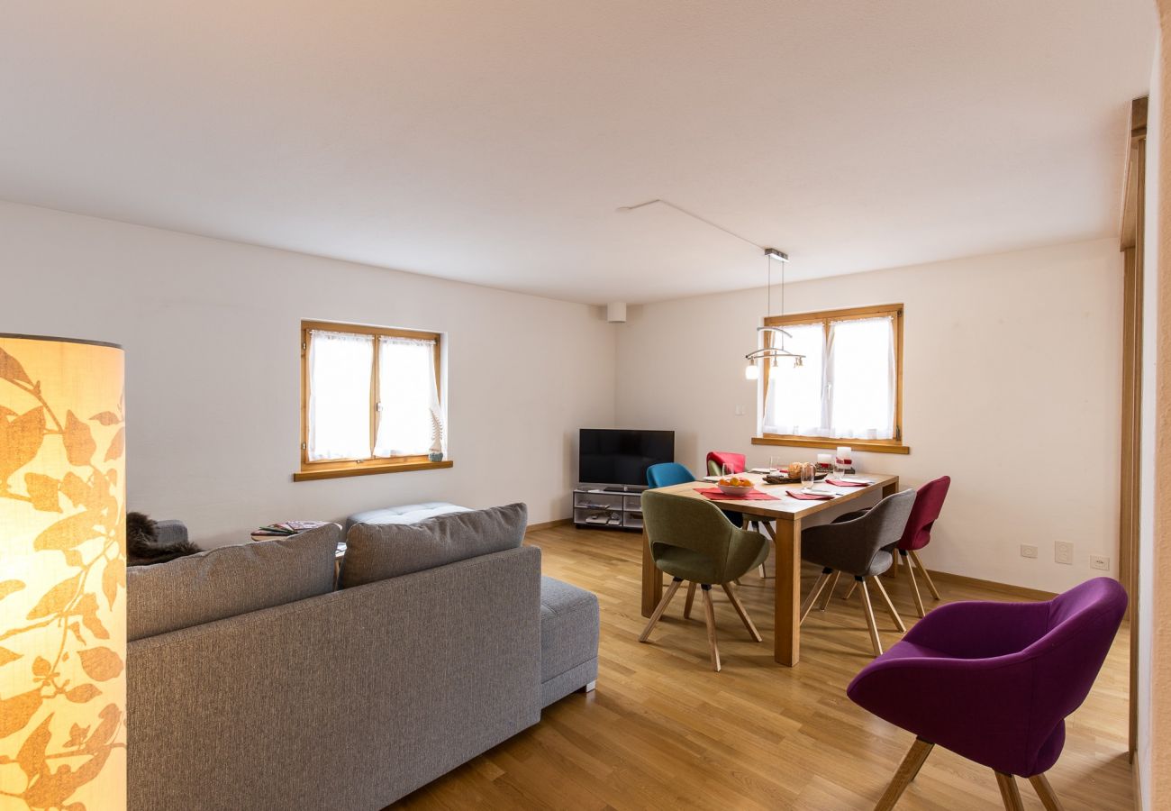 Ferienwohnung in Scuol - CHASA PRAEM: RENOVIERTE 4,5 ZIMMER FERIENWOHNUNG