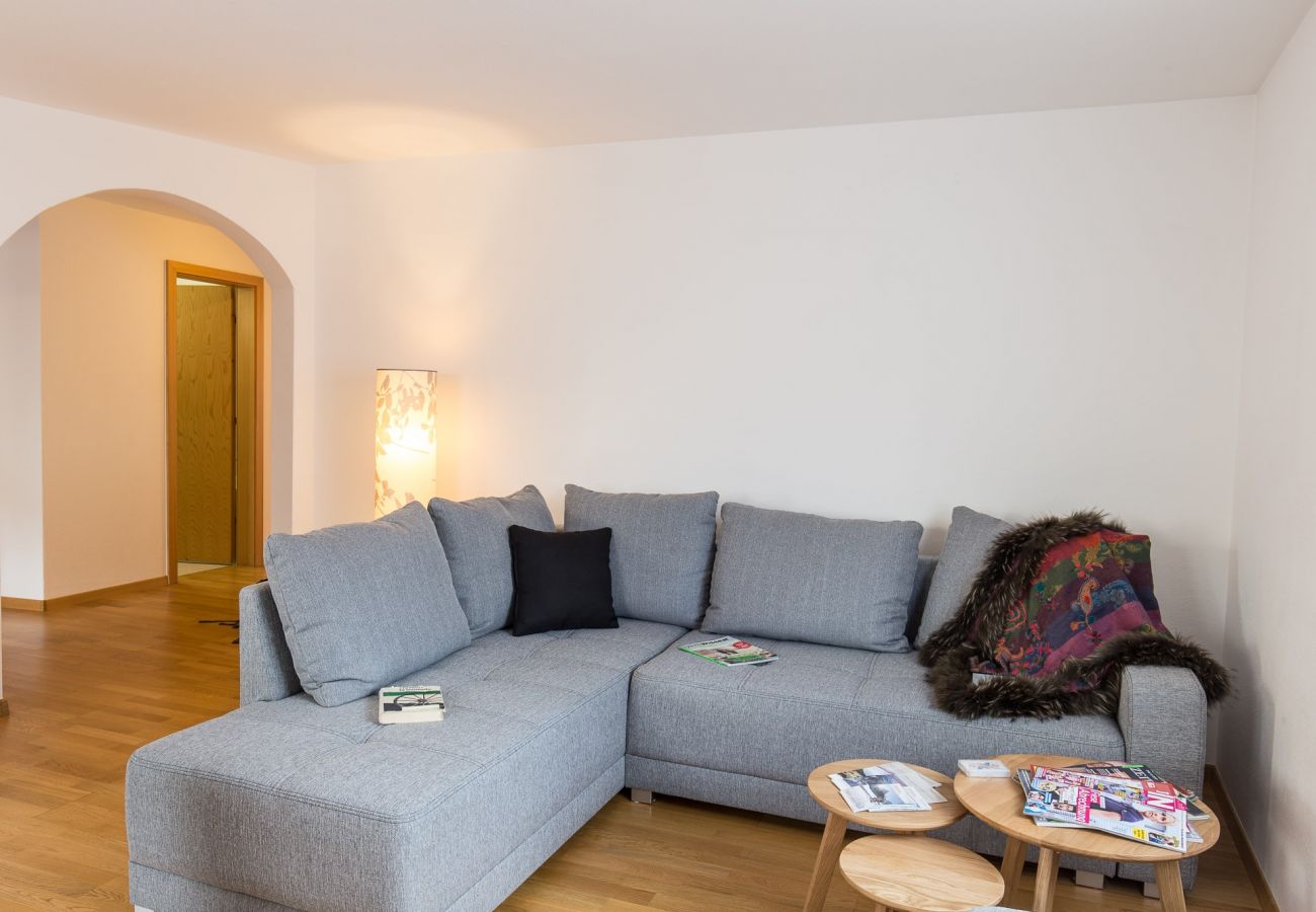 Ferienwohnung in Scuol - Chasa Praem: Renovierte 4.5 Zimmer Ferienwohnung in Scuol sot