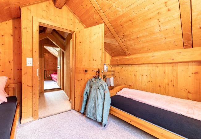 Ferienwohnung in Ardez - Chasa Sampuoir: Hüttenfeeling und modern in der 4.5-Zimmer-Maisonette-Wohnung Ferienwohnung in Ardez - Chasa Sampuoir: Hüttenfeeling und modern in der 4.5-Zimmer-Maisonette-Wohnung