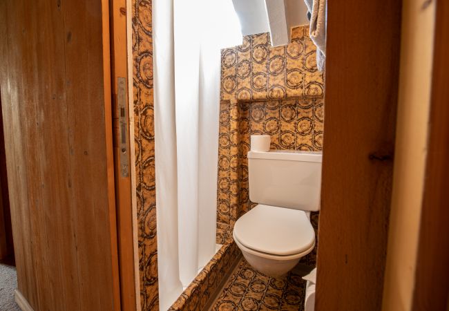 Ferienwohnung in Ardez - Chasa Sampuoir: Hüttenfeeling und modern in der 4.5-Zimmer-Maisonette-Wohnung Ferienwohnung in Ardez - Chasa Sampuoir: Hüttenfeeling und modern in der 4.5-Zimmer-Maisonette-Wohnung