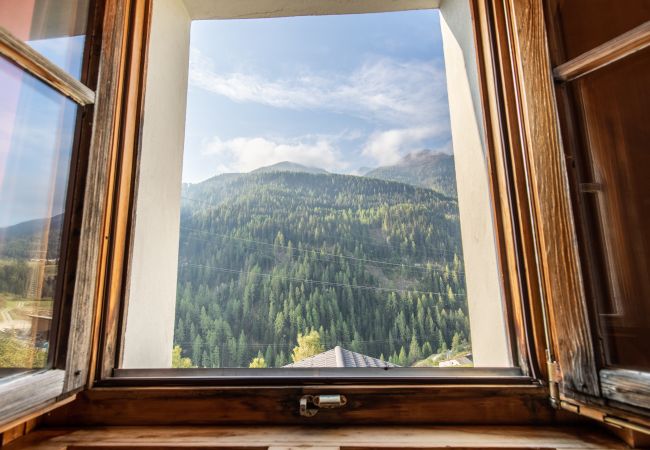 Ferienwohnung in Ardez - Chasa Sampuoir: Hüttenfeeling und modern in der 4.5-Zimmer-Maisonette-Wohnung Ferienwohnung in Ardez - Chasa Sampuoir: Hüttenfeeling und modern in der 4.5-Zimmer-Maisonette-Wohnung