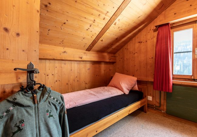 Ferienwohnung in Ardez - Chasa Sampuoir: Hüttenfeeling und modern in der 4.5-Zimmer-Maisonette-Wohnung Ferienwohnung in Ardez - Chasa Sampuoir: Hüttenfeeling und modern in der 4.5-Zimmer-Maisonette-Wohnung