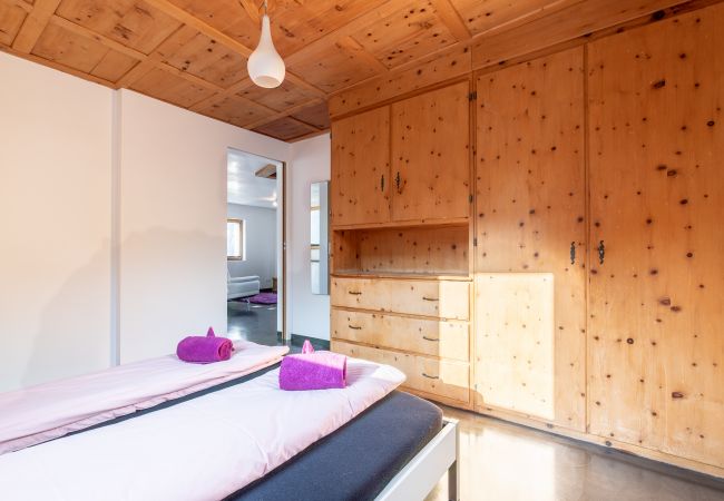 Ferienwohnung in Ardez - Chasa Sampuoir: Hüttenfeeling und modern in der 4.5-Zimmer-Maisonette-Wohnung Ferienwohnung in Ardez - Chasa Sampuoir: Hüttenfeeling und modern in der 4.5-Zimmer-Maisonette-Wohnung