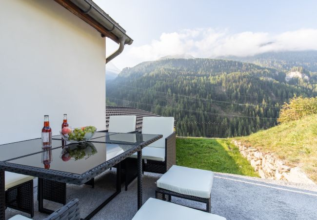 Ferienwohnung in Ardez - Chasa Sampuoir: Hüttenfeeling und modern in der 4.5-Zimmer-Maisonette-Wohnung Ferienwohnung in Ardez - Chasa Sampuoir: Hüttenfeeling und modern in der 4.5-Zimmer-Maisonette-Wohnung