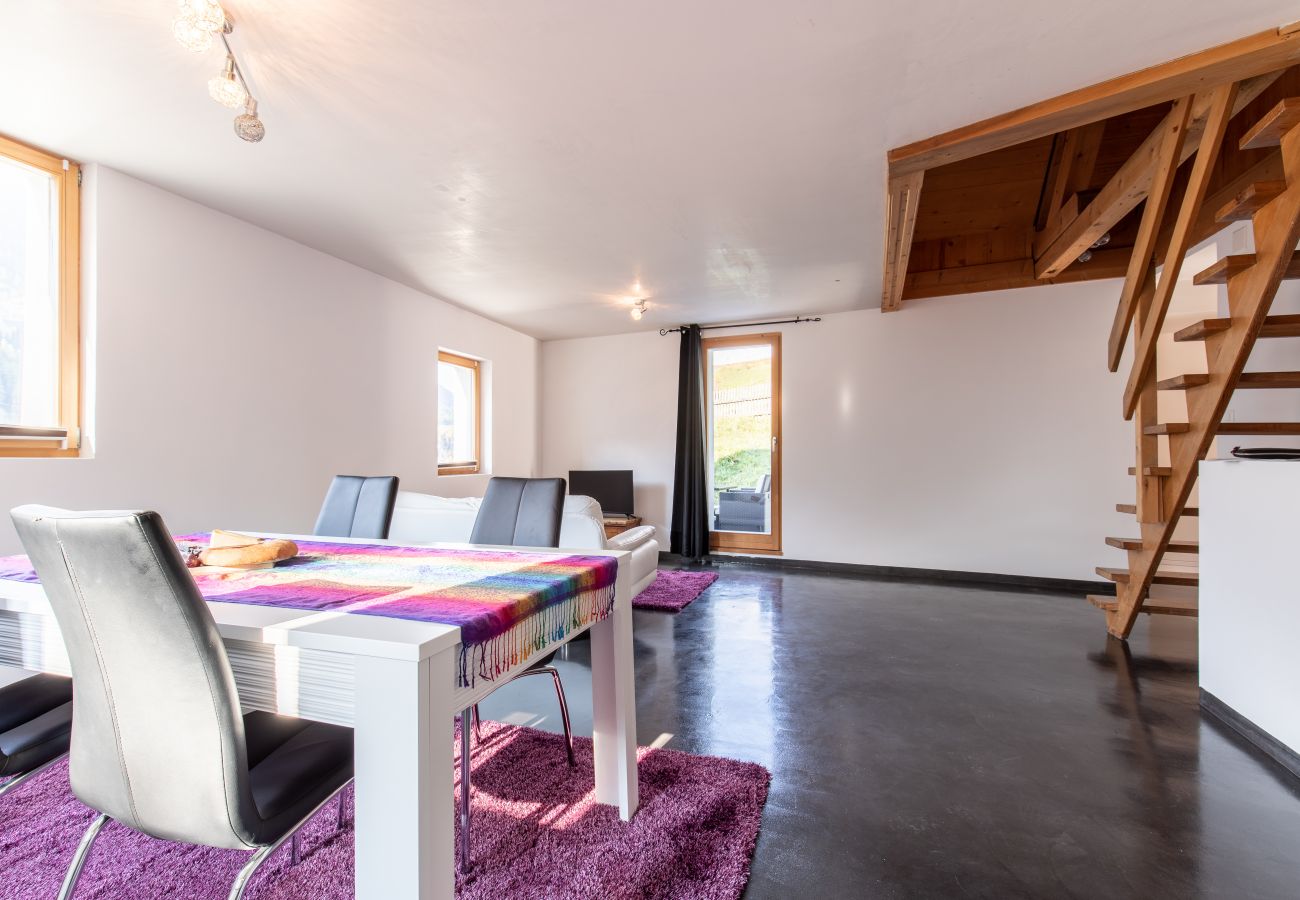 Ferienwohnung in Ardez - WOHNUNG OG MUGLIN: HÜTTENFEELING UND MODERN WOHNEN IN DER 4.5-ZIMMER-MAISONETTE-WOHNUNG