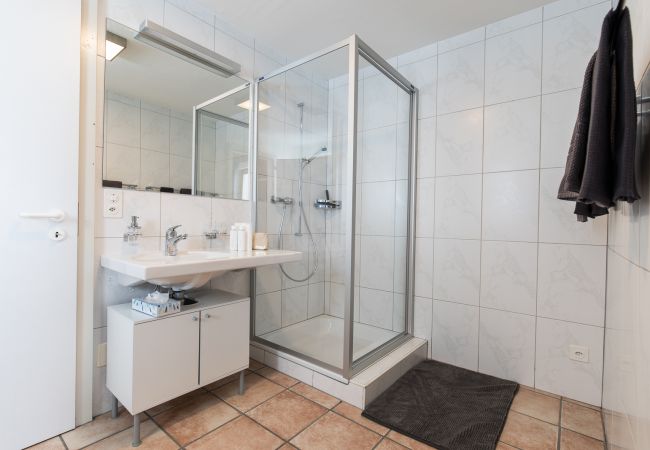 Ferienwohnung in Tarasp - Chasa La Tschuffa: Exklusives Haus mit 4.5-Zimmer Maisonette am Fusse des Schloss Tarasp Ferienwohnung in Tarasp - Chasa La Tschuffa: Exklusives Haus mit 4.5-Zimmer Maisonette am Fusse des Schloss Tarasp