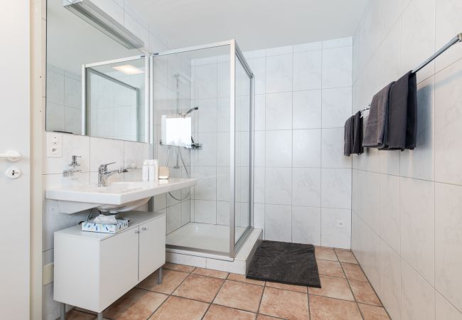 Ferienwohnung in Tarasp - Chasa La Tschuffa: Exklusives Haus mit 4.5-Zimmer Maisonette am Fusse des Schloss Tarasp Ferienwohnung in Tarasp - Chasa La Tschuffa: Exklusives Haus mit 4.5-Zimmer Maisonette am Fusse des Schloss Tarasp