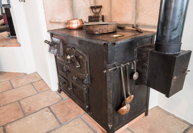 Ferienwohnung in Tarasp - Chasa La Tschuffa: Exklusives Haus mit 4.5-Zimmer Maisonette am Fusse des Schloss Tarasp Ferienwohnung in Tarasp - Chasa La Tschuffa: Exklusives Haus mit 4.5-Zimmer Maisonette am Fusse des Schloss Tarasp