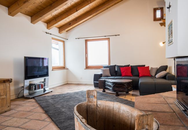 Ferienwohnung in Tarasp - Chasa La Tschuffa: Exklusives Haus mit 4.5-Zimmer Maisonette am Fusse des Schloss Tarasp Ferienwohnung in Tarasp - Chasa La Tschuffa: Exklusives Haus mit 4.5-Zimmer Maisonette am Fusse des Schloss Tarasp