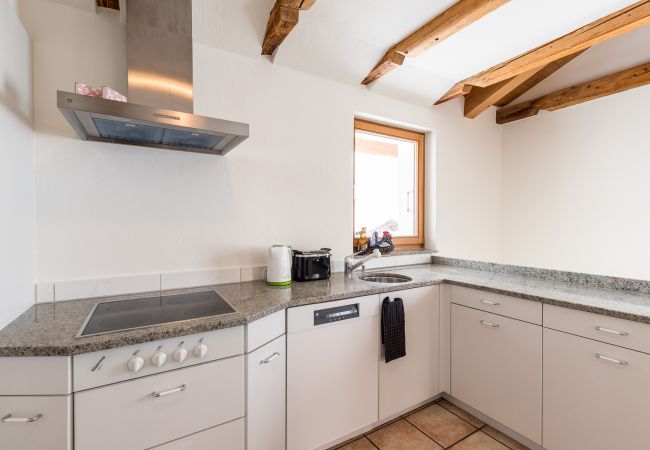 Ferienwohnung in Tarasp - Chasa La Tschuffa: Exklusives Haus mit 4.5-Zimmer Maisonette am Fusse des Schloss Tarasp Ferienwohnung in Tarasp - Chasa La Tschuffa: Exklusives Haus mit 4.5-Zimmer Maisonette am Fusse des Schloss Tarasp