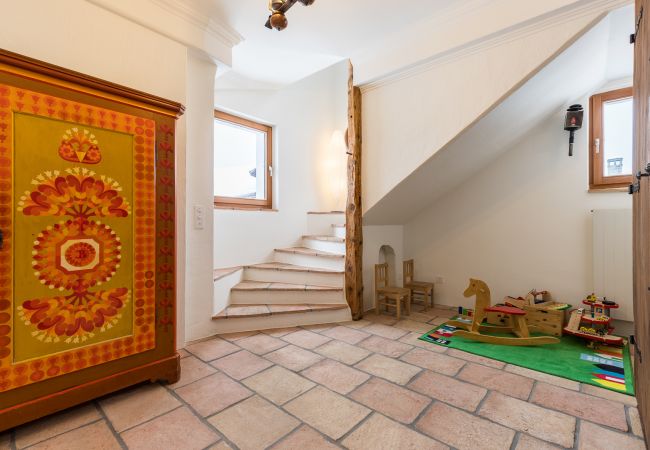 Ferienwohnung in Tarasp - Chasa La Tschuffa: Exklusives Haus mit 4.5-Zimmer Maisonette am Fusse des Schloss Tarasp Ferienwohnung in Tarasp - Chasa La Tschuffa: Exklusives Haus mit 4.5-Zimmer Maisonette am Fusse des Schloss Tarasp