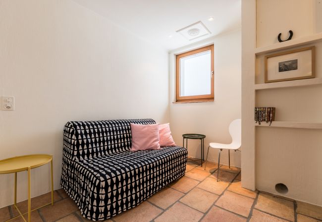 Ferienwohnung in Tarasp - Chasa La Tschuffa: Exklusives Haus mit 4.5-Zimmer Maisonette am Fusse des Schloss Tarasp Ferienwohnung in Tarasp - Chasa La Tschuffa: Exklusives Haus mit 4.5-Zimmer Maisonette am Fusse des Schloss Tarasp