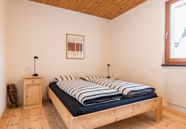 Ferienwohnung in Tarasp - Chasa La Tschuffa: Exklusives Haus mit 4.5-Zimmer Maisonette am Fusse des Schloss Tarasp Ferienwohnung in Tarasp - Chasa La Tschuffa: Exklusives Haus mit 4.5-Zimmer Maisonette am Fusse des Schloss Tarasp