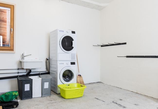 Ferienwohnung in Tarasp - Chasa La Tschuffa: Exklusives Haus mit 4.5-Zimmer Maisonette am Fusse des Schloss Tarasp Ferienwohnung in Tarasp - Chasa La Tschuffa: Exklusives Haus mit 4.5-Zimmer Maisonette am Fusse des Schloss Tarasp