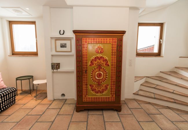 Ferienwohnung in Tarasp - Chasa La Tschuffa: Exklusives Haus mit 4.5-Zimmer Maisonette am Fusse des Schloss Tarasp Ferienwohnung in Tarasp - Chasa La Tschuffa: Exklusives Haus mit 4.5-Zimmer Maisonette am Fusse des Schloss Tarasp