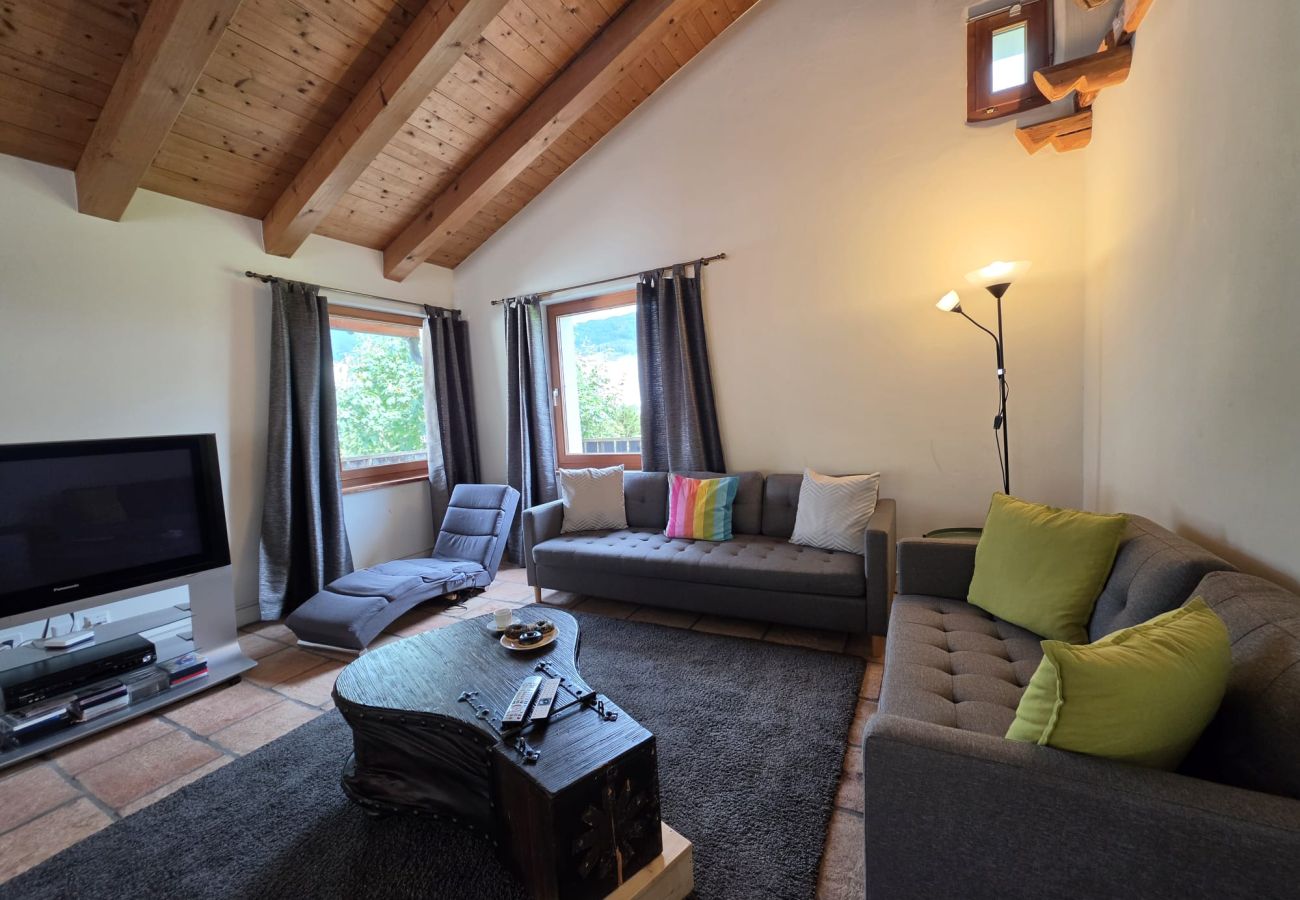 Ferienwohnung in Tarasp - Chasa La Tschuffa: Exklusives Haus mit 4.5-Zimmer Maisonette am Fusse des Schloss Tarasp