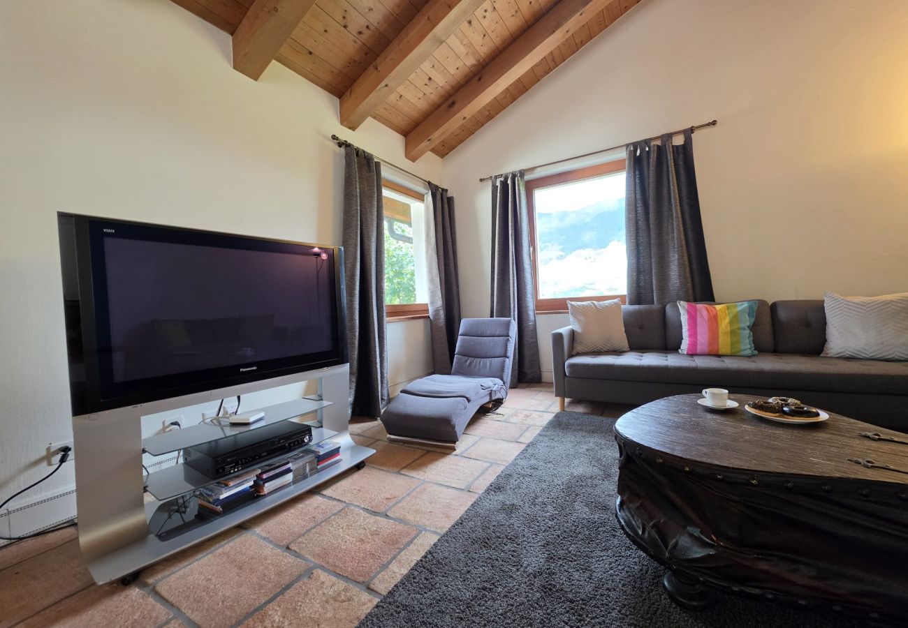 Ferienwohnung in Tarasp - Chasa La Tschuffa: Exklusives Haus mit 4.5-Zimmer Maisonette am Fusse des Schloss Tarasp