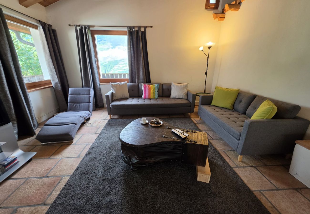 Ferienwohnung in Tarasp - Chasa La Tschuffa: Exklusives Haus mit 4.5-Zimmer Maisonette am Fusse des Schloss Tarasp