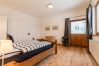 Ferienwohnung in Tarasp - Chasa La Tschuffa: Exklusives Haus mit 4.5-Zimmer Maisonette am Fusse des Schloss Tarasp