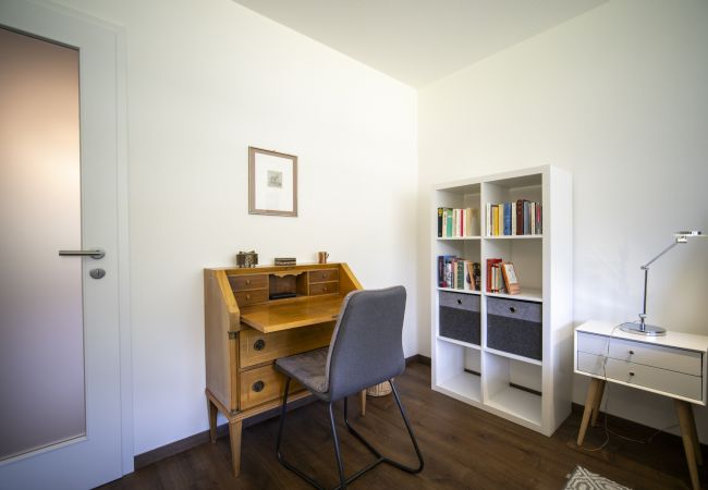 Ferienwohnung in Scuol - Brentschpark Nr. 33: Charmant renovierte 2.5-Zimmerwohnung im ruhig gelegenem Brentschpark Ferienwohnung in Scuol - Brentschpark Nr. 33: Charmant renovierte 2.5-Zimmerwohnung im ruhig gelegenem Brentschpark