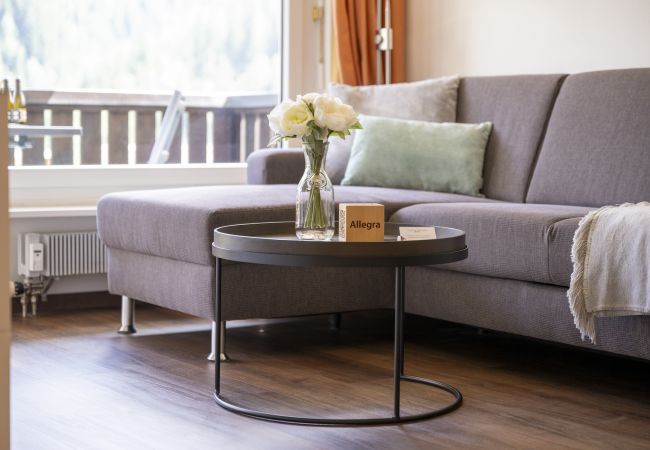 Ferienwohnung in Scuol - Brentschpark Nr. 33: Charmant renovierte 2.5-Zimmerwohnung im ruhig gelegenem Brentschpark Ferienwohnung in Scuol - Brentschpark Nr. 33: Charmant renovierte 2.5-Zimmerwohnung im ruhig gelegenem Brentschpark