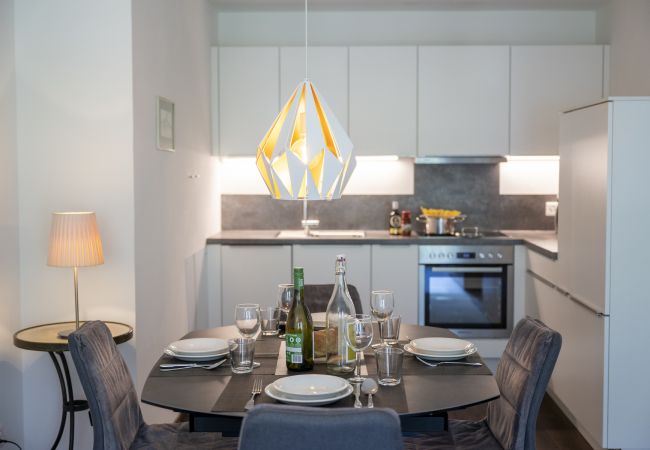 Ferienwohnung in Scuol - Brentschpark Nr. 33: Charmant renovierte 2.5-Zimmerwohnung im ruhig gelegenem Brentschpark Ferienwohnung in Scuol - Brentschpark Nr. 33: Charmant renovierte 2.5-Zimmerwohnung im ruhig gelegenem Brentschpark