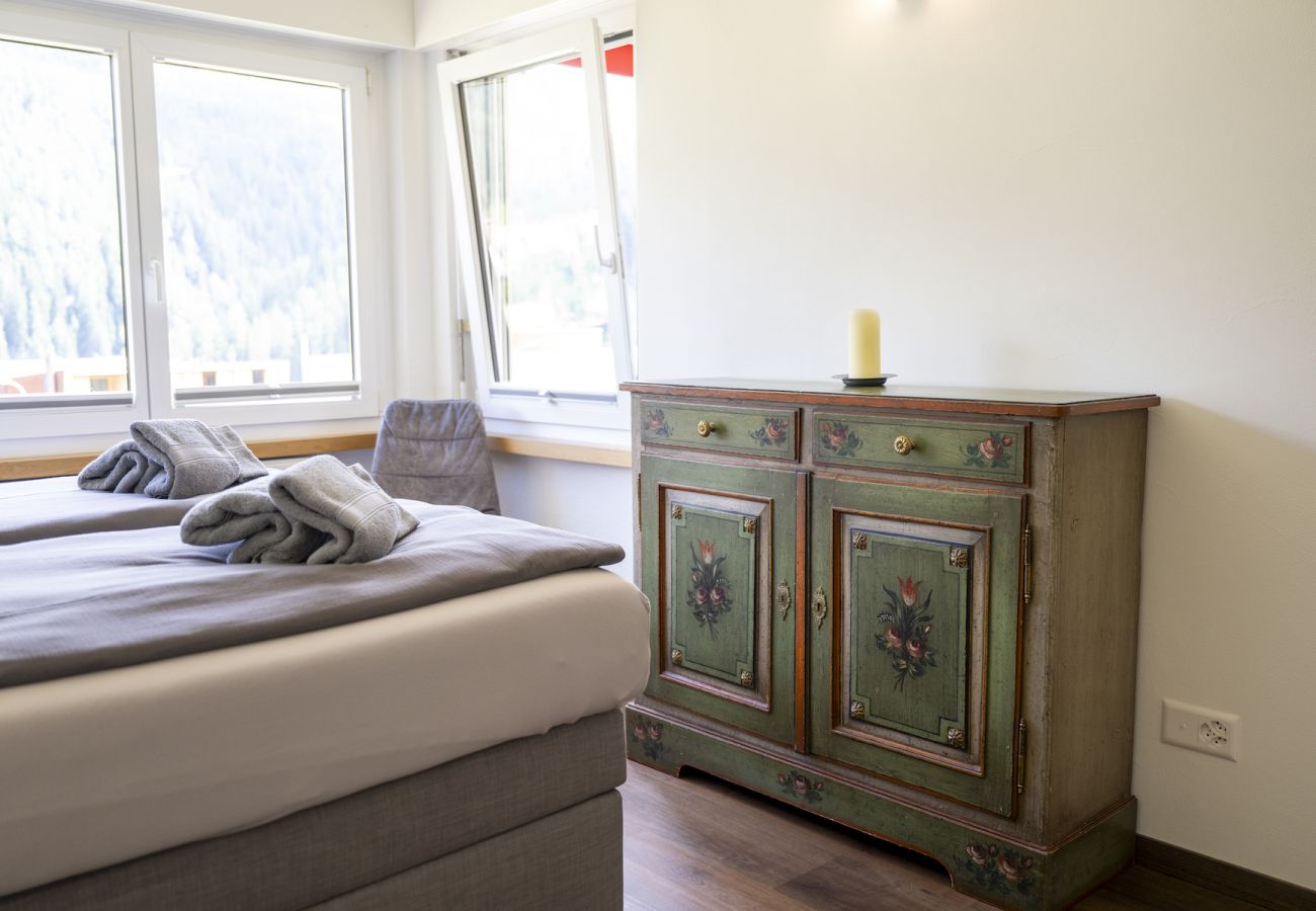 Ferienwohnung in Scuol - BRENTSCHPARK NR. 33: CHARMANT RENOVIERTE 2.5-ZIMMERWOHNUNG IM RUHIG GELEGENEN BRENTSCHPARK