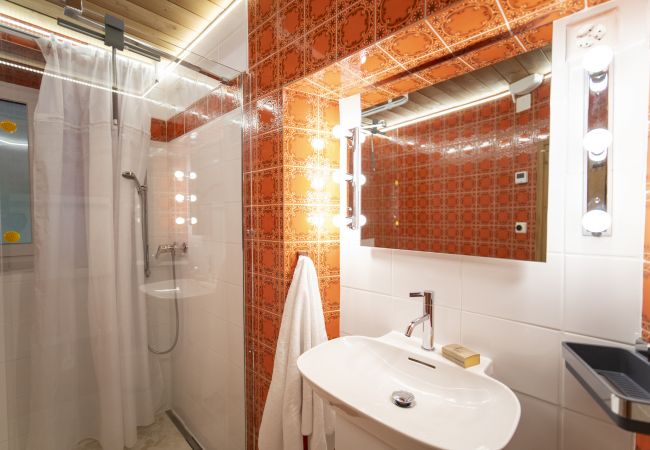 Studio in Scuol - CHASINA ROSA: GEMÜTLICHE 1.5 ZIMMER FERIENWOHNUNG DIREKT BEIM ENGADIN BAD SCUOL Studio in Scuol - CHASINA ROSA: GEMÜTLICHE 1.5 ZIMMER FERIENWOHNUNG DIREKT BEIM ENGADIN BAD SCUOL