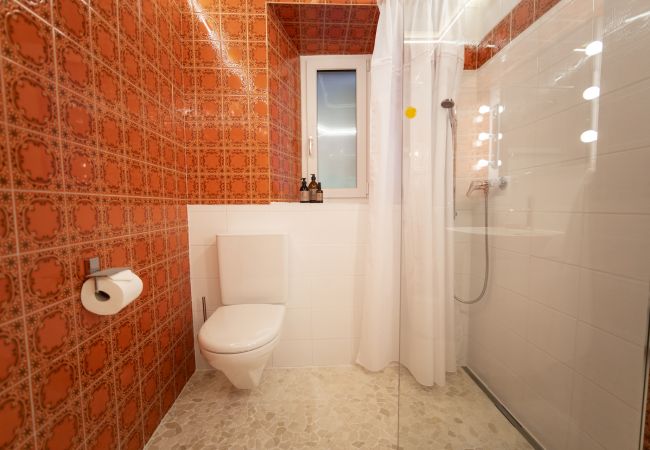 Studio in Scuol - CHASINA ROSA: GEMÜTLICHE 1.5 ZIMMER FERIENWOHNUNG DIREKT BEIM ENGADIN BAD SCUOL Studio in Scuol - CHASINA ROSA: GEMÜTLICHE 1.5 ZIMMER FERIENWOHNUNG DIREKT BEIM ENGADIN BAD SCUOL