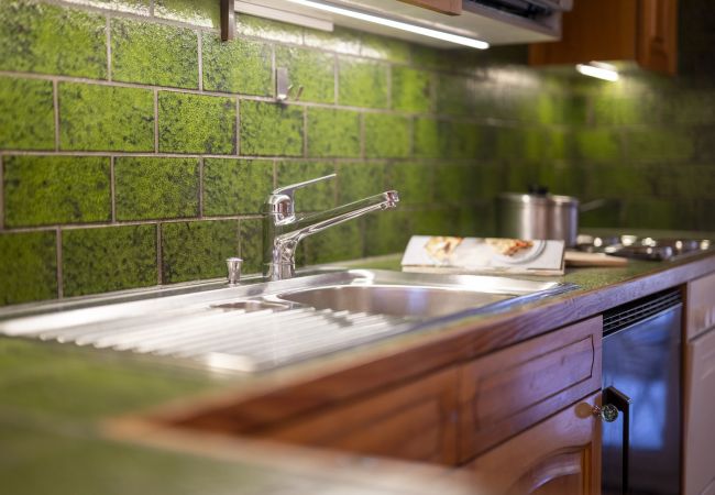 Studio in Scuol - CHASINA ROSA: GEMÜTLICHE 1.5 ZIMMER FERIENWOHNUNG DIREKT BEIM ENGADIN BAD SCUOL Studio in Scuol - CHASINA ROSA: GEMÜTLICHE 1.5 ZIMMER FERIENWOHNUNG DIREKT BEIM ENGADIN BAD SCUOL