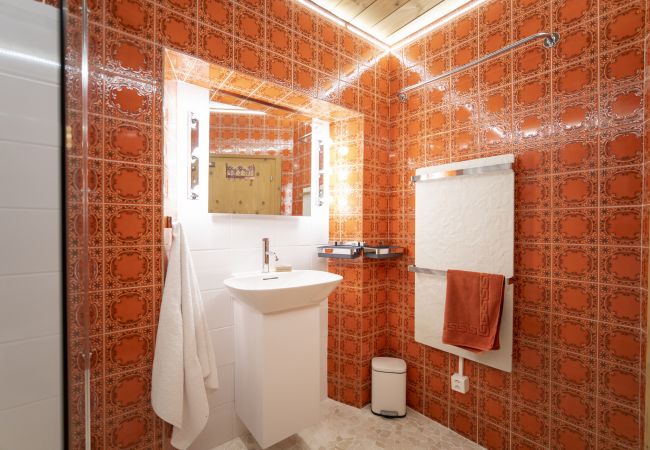 Studio in Scuol - CHASINA ROSA: GEMÜTLICHE 1.5 ZIMMER FERIENWOHNUNG DIREKT BEIM ENGADIN BAD SCUOL Studio in Scuol - CHASINA ROSA: GEMÜTLICHE 1.5 ZIMMER FERIENWOHNUNG DIREKT BEIM ENGADIN BAD SCUOL